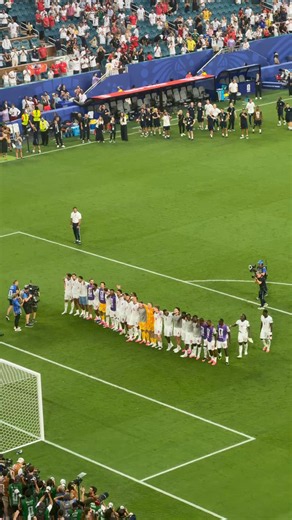 England Fans Sing Wonderwall after win vs Norway 🏴󠁧󠁢󠁥󠁮󠁧󠁿