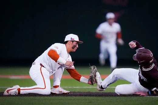 Texas vs Tennessee baseball: Longhorns strike out in series opener against Volunteers