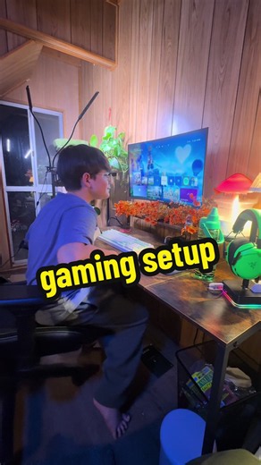 Replying to @Nesqvik Rate our gaming setup at the end! @GravastarTikTok #keyboard #gravastar #gamingsetup #gamers #tech