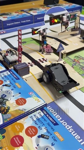 Smart Traffic System with ESP32 #stem #esp32project #diy traffic light-parking lot-line tracing