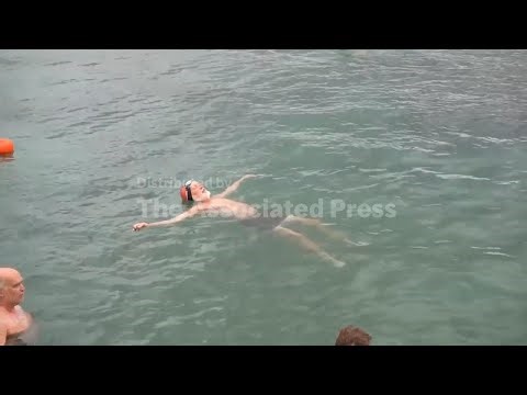 Swimmers take the plunge in Geneva's icy lakes