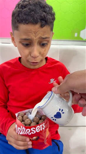 HOW TO MAKE THE BEST CHOCOLATE CEREAL WITH MILK FOR YOUR BROTHER 😂 #shorts