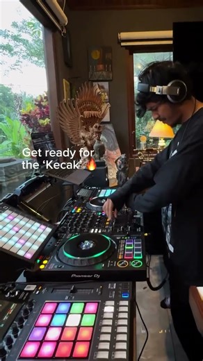 XYRA – The Island of Gods x ARIA (Live Mashup) ⚡ Melodic Techno Ritual