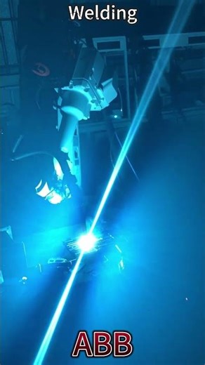 ⚡ ABB welding robot is simultaneously solving major challenges.