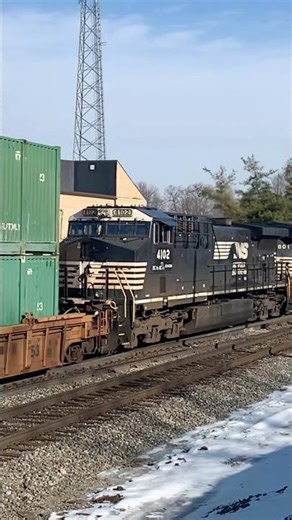 Locomotives Roaring & Chugging Loud! Norfolk Southern Intermodal Train With DPUs, JawTooth #shorts