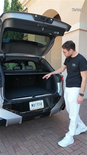💡Quality detail: Trunk cover rolls back slowly / smoothly in the all-new BMW X5