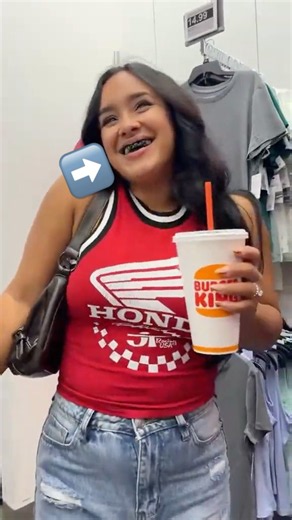 NO WAY SHE WALKED AROUND LIKE THIS🤣