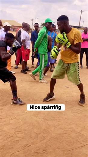 Amazing light spårriñg Topside commentator vs black gold 😳👇check it out #boxing #ufc #viralvideo | Topside commentator boxing2244