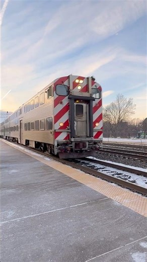 METX 211 pushes Train 1234 to Fairview Avenue
