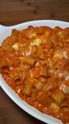 Rigatoni with Vodka Sauce and Béchamel – Easy Weeknight Dinner