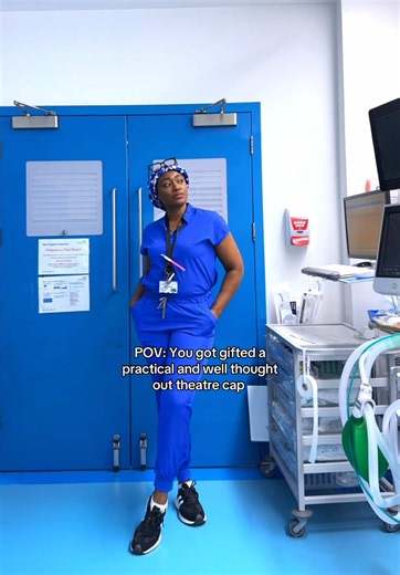 Coz them regular hats are not practical and clearly didn’t have our hair in mind. Where’s all that braids gna go? Oh and it’s BLUE 🔵 #nurselife #nursestiktok #nursetok #odp #anaestheticnurse nhs ORnurse theatrenurse