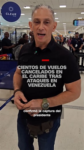 La Administración Federal de Aviación de Estados Unidos (FAA, por sus siglas en inglés) prohibió que aeronaves civiles estadounidenses operen en el espacio aéreo de Puerto Rico y partes circundantes del Caribe, citando riesgos de seguridad vinculados a la actividad militar en curso. Esto ha provocado cancelaciones de vuelos. Viajeros reaccionan a la situación. | CNN en Español