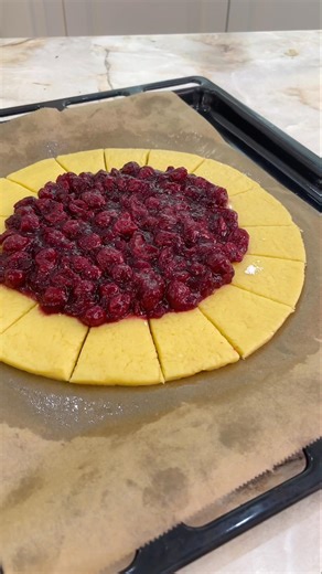 Вишневый пирог. Олчали пирог Cherry pie