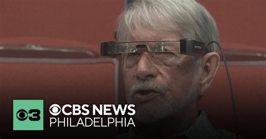 These smart glasses let hearing-impaired viewers experience live theater