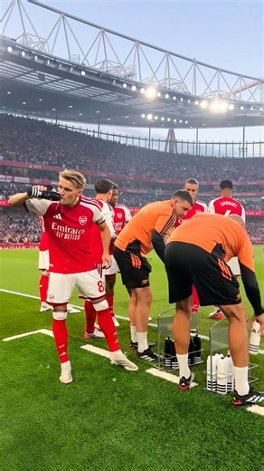 It’s a cheeky hydration break 🚰😉 Arsenal take a two-goal lead into half time #PremierLeague #Arsenal