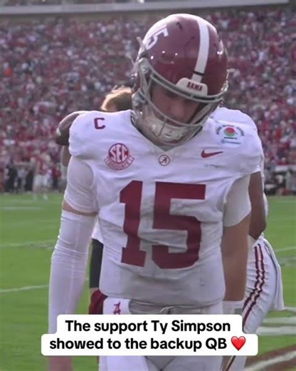 Alabama QB Ty Simpson was taken out of the Rose Bowl due to injury & showed love to the backup 🙌