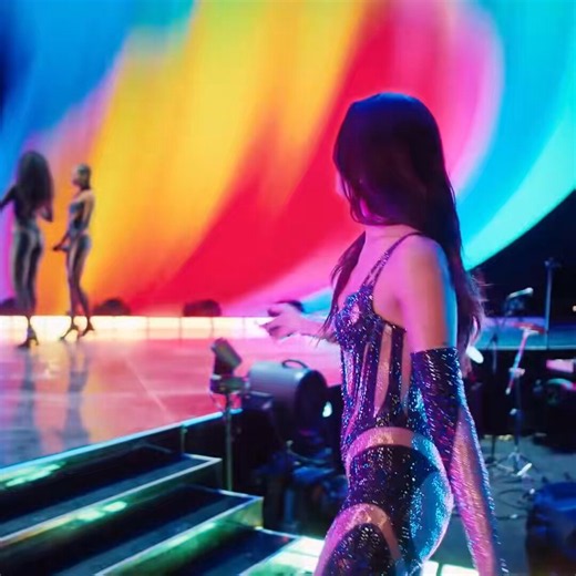 dua lipa really made the mugler bodysuit her iconography cuz everytime i see another artist wearing something similar i immediately think of her