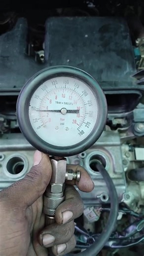 Engine Compression Check 🔧🚗⚠️#CompressionTest #Engine#automobile #automobile