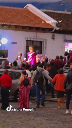 Exploring Baile de Gigantes in Antigua Guatemala