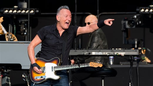 Bruce Springsteen's concert pushed back due to Sixers-Knicks playoff game