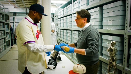 Andruw Jones tours the Baseball Hall of Fame