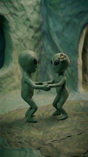 👽🔥 When an alien hears music for the first time…