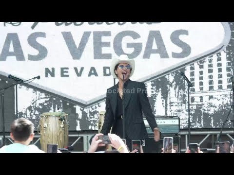 'New king of Las Vegas' is celebrated with Strip parade