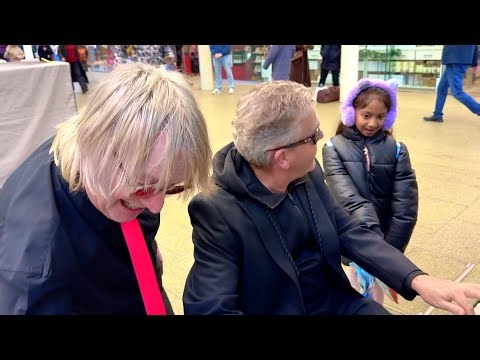 A Moment She’ll Never Forget - Little Girl Mesmerised by Piano Duet #piano #boogiewoogie