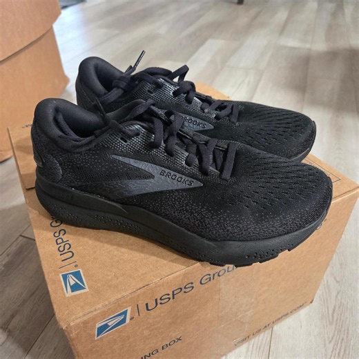 A6 Brooks Ghost 15 Size 7 Wide black running shoes... | Depop