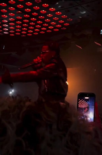 Wizkid (@wizkidayo)’s video of wiz khalifa big shoes