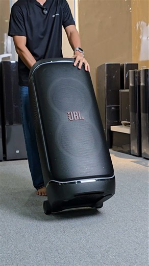 JBL PartyBox 720 – Powerful Bass, Stunning Lights & 800W Sound!