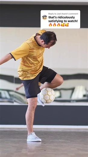 Satisfying First Move in Football Freestyle Skills