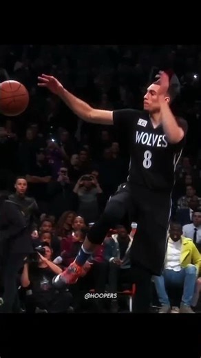 The 2016 Dunk Contest Was Something Else 😯