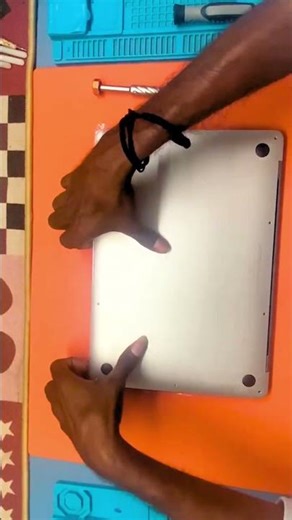 Cracked MacBook Screen? This Is What We Do #macbookrepair #screenreplacement #fix #m1chip#macbooklcd