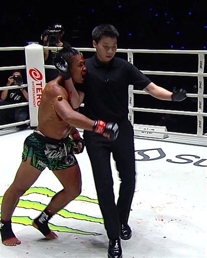 Muay Thai MELTDOWN 🤯 When Songchainoi and Salai Htan Khee Shein threw down in an INSANE brawl to remember 🤜💥🤛 | ONE Championship