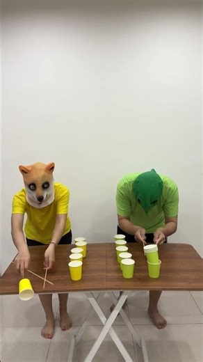 WHO STACKS CUPS FASTER? 🐶 YELLOW DOG vs 🐸 GREEN FROG | FUN CHALLENGE #domofrocrew #funny #challenge