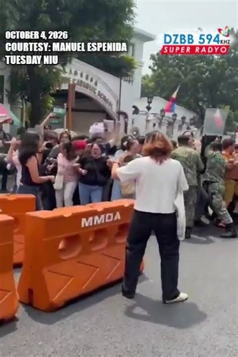 Ilang nagtangkang magprotesta sa Malacañang, hinarang ng mga pulis | GMA News