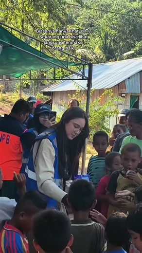 Yasmin Napper visit to Flores — locals meet her in NTT