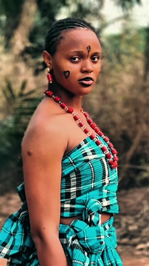 Choosing Between the Prince and Her Boyfriend