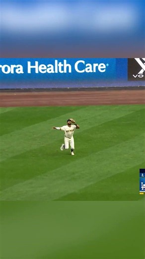 Freddie Freeman gives the Dodgers the lead!