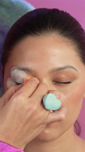 Twiggy-Inspired Vintage Flower Makeup Tutorial