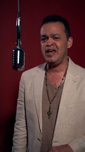 “Con el alma desnuda, con mi corazón roto, he venido hacia ti” #ConElAlmaDesnuda #AlexBueno #Bachata