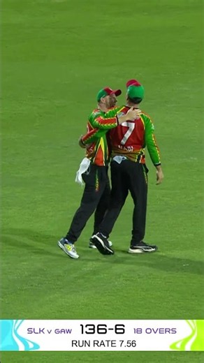 Mohammed Nabi rewinds the years with a STUNNING catch! 😮‍💨