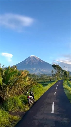 World’s Most Active Volcano Erupts! 🌋