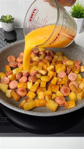PERFECTLY COOKED CHEESY SAUSAGE POTATO SKILLET!