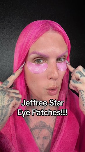 OH, HI! 👋 My cult-favorite Magic Star™ Eye Patches are officially BACK IN STOCK! ✨ ➡️ Loaded with a Caffeine Complex to snatch away puffiness, Hyaluronic Acid to plump, and antioxidant-rich Cranberry & Pomegranate extracts to keep you looking flawless and wide-awake💦 Grab yours NOW before they sell out again! 😇 #JeffreeStar #JeffreeStarCosmetics #eyepatches #skincare ##affordable