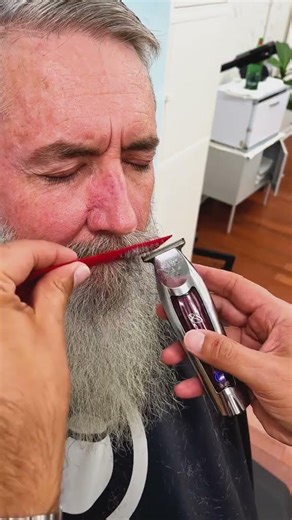 A proper beard trim. Great shape.