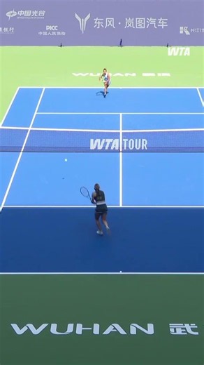 Leylah Fernandez is in a tight opening set with Alexandrova in Wuhan!#dongfengvoyahwuhanopen