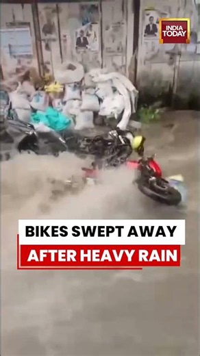 VIRAL VIDEO | Massive Flash Flood in Kalimpong Caught on Camera #flashflood #viral #rainfall