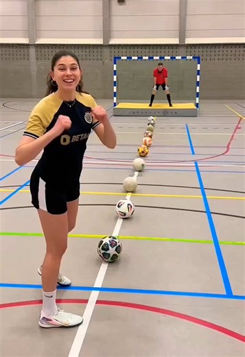 Shoot Penalties 🤯⚽️ #soccor #football #footballtiktok #foryoupagе #edit